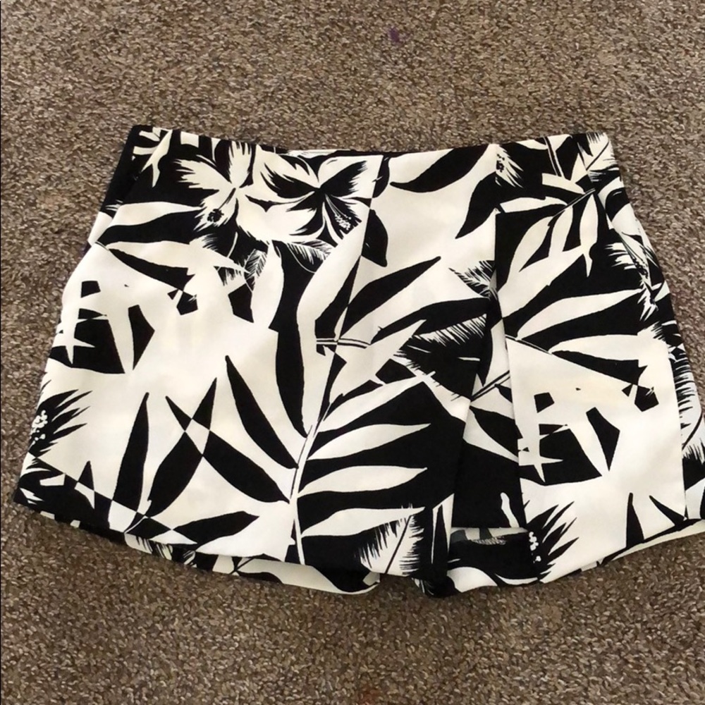 NWT-express skort